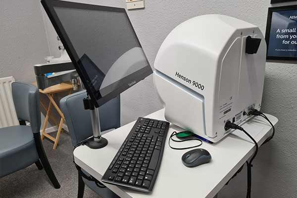 Henson 9000 visual field analyser